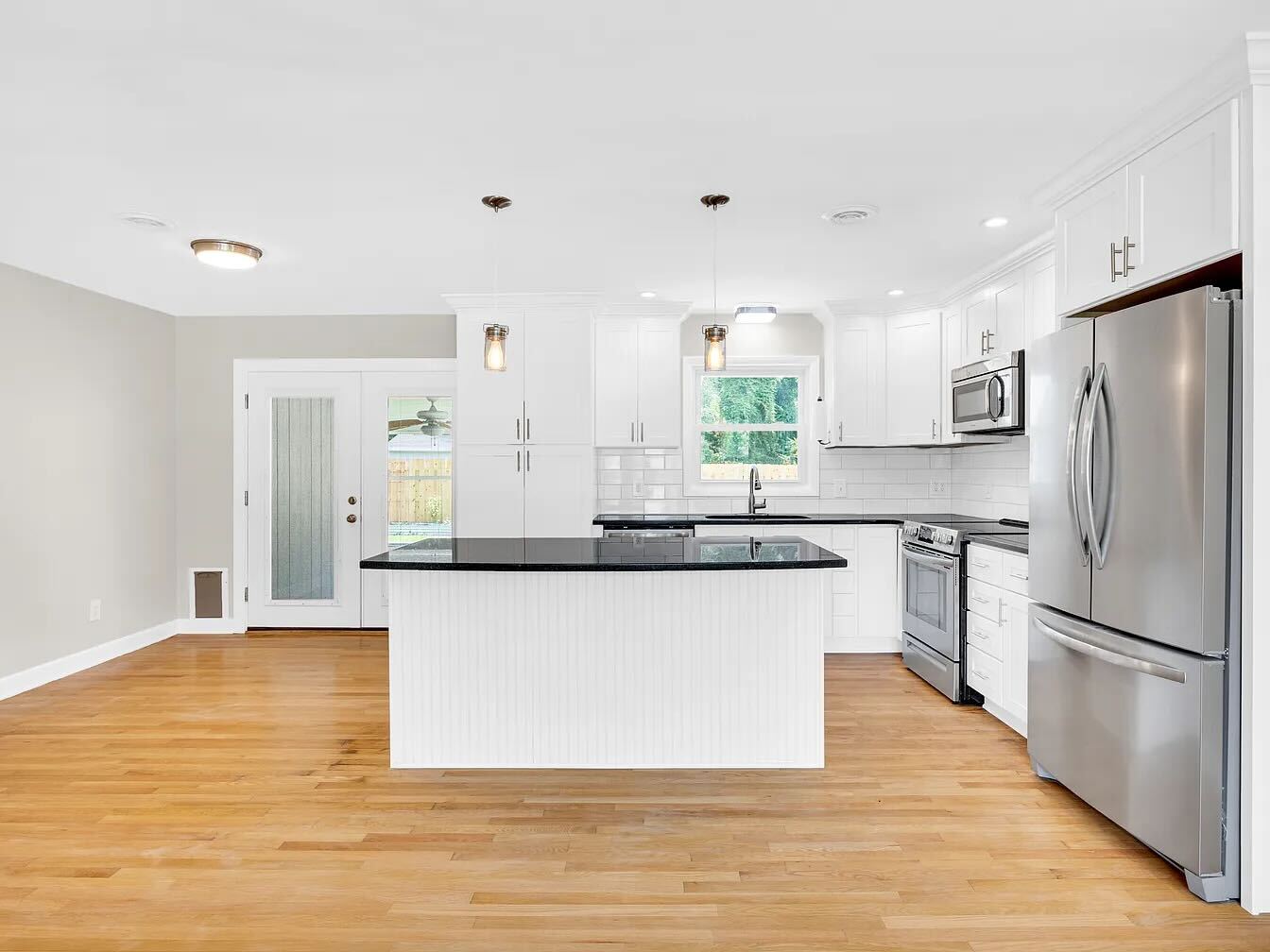 kitchen in Wilmington rental on Masonboro Loop Road